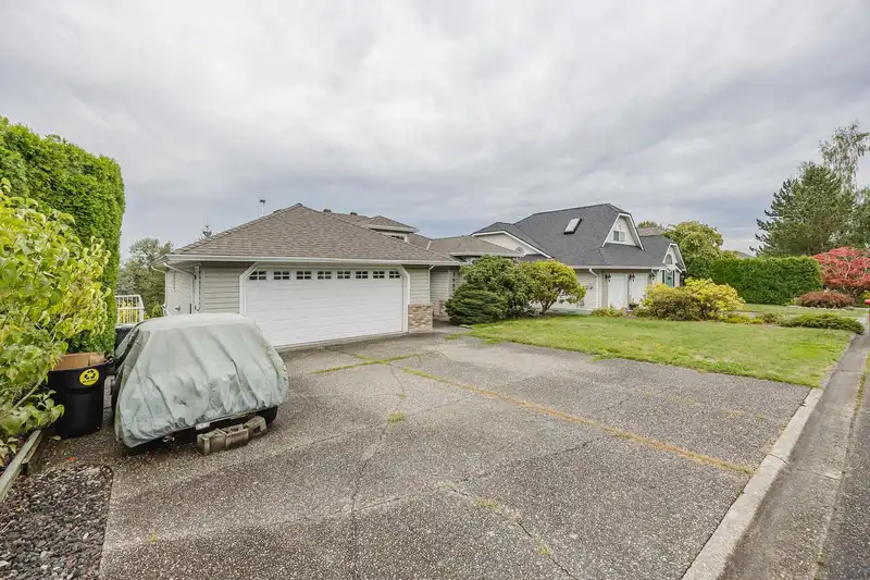 3687 LETHBRIDGE DRIVE - photo 2 of 40