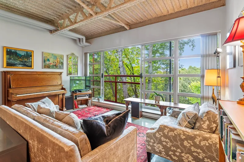 424 350 E 2ND AVENUE - photo 4 of 21