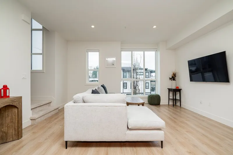 2 7670 207 STREET - photo 4 of 25