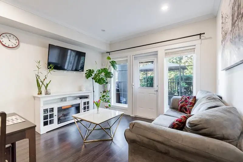 7 7247 140 STREET - photo 2 of 22