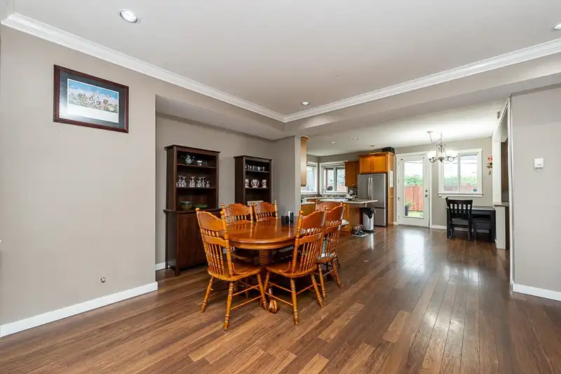 27144 25A AVENUE - photo 4 of 39
