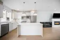 7 5377 8A AVENUE - thumbnail 3
