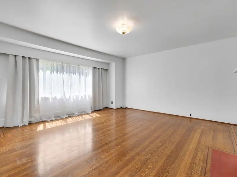 2087 E 26TH AVENUE - photo 2 of 36