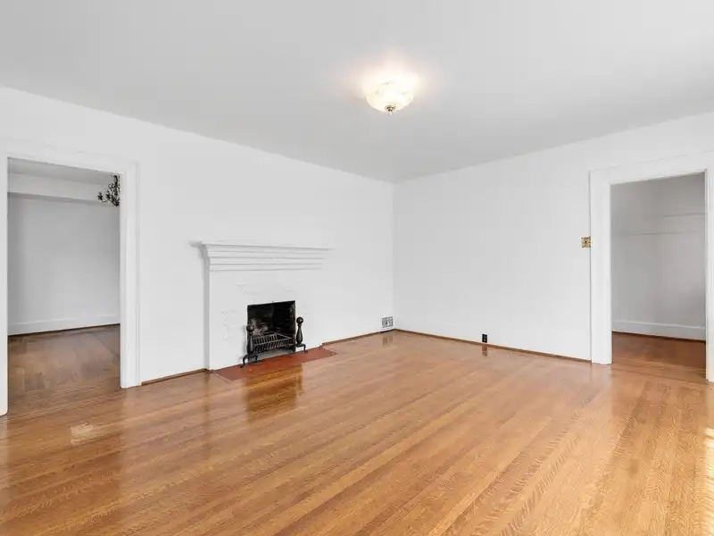 2087 E 26TH AVENUE - photo 3 of 36