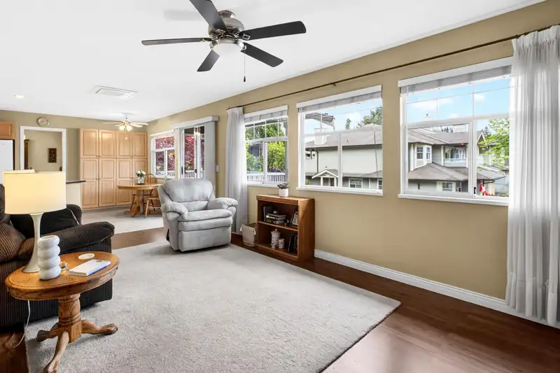 258 20391 96 AVENUE - photo 4 of 40