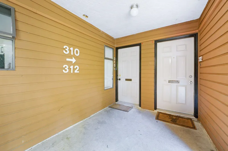 310 10620 150 STREET - photo 2 of 23