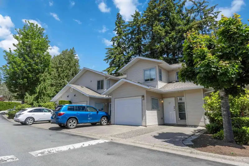 50 16016 82 AVENUE - photo 1 of 40