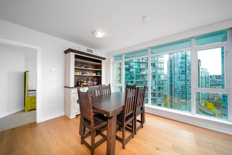 2108 1372 SEYMOUR STREET - photo 2 of 25