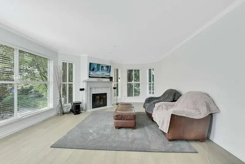 204 7151 121 STREET - photo 2 of 21