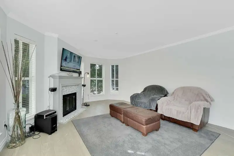 204 7151 121 STREET - photo 3 of 21