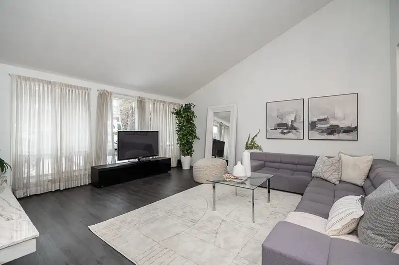 2948 ROSEGLEN COURT - photo 2 of 38