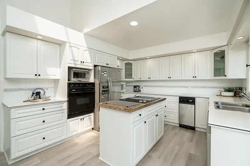2948 ROSEGLEN COURT - photo 4 of 38