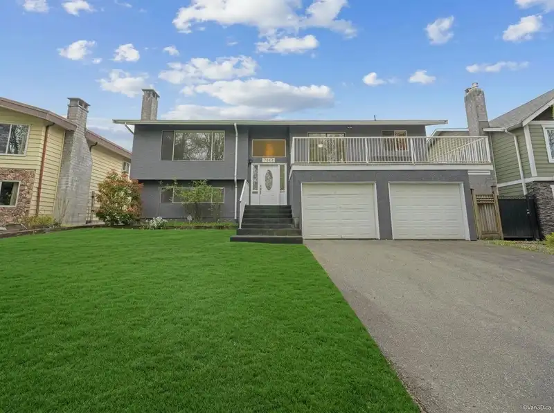 7942 LAKEFIELD DRIVE - photo 1 of 36