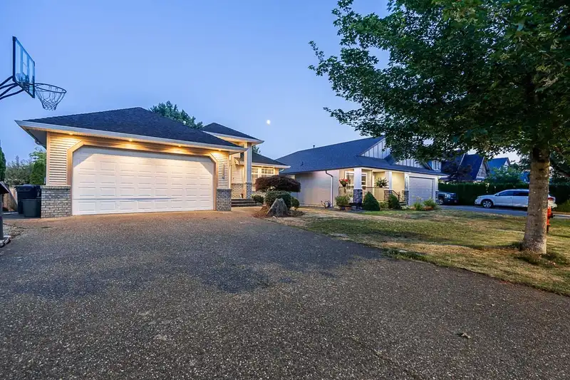 26880 25A AVENUE - photo 3 of 30
