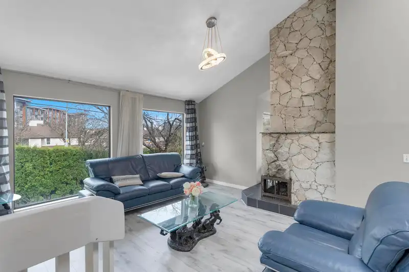 11895 CHATEAU WYND - photo 3 of 39