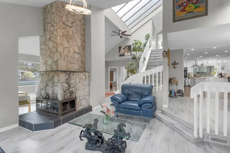 11895 CHATEAU WYND - photo 4 of 39