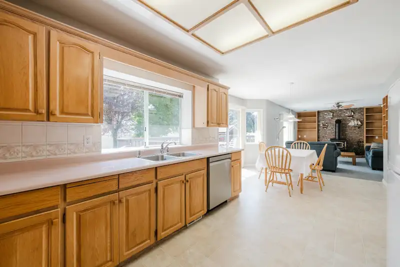 18184 CLAYTONHILL DRIVE - photo 4 of 35