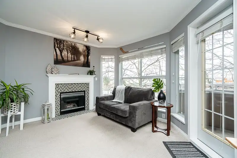 312 7435 121A STREET - photo 2 of 20