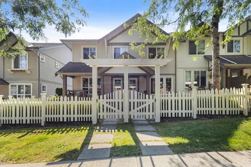 20 4401 BLAUSON BOULEVARD - photo 1 of 33