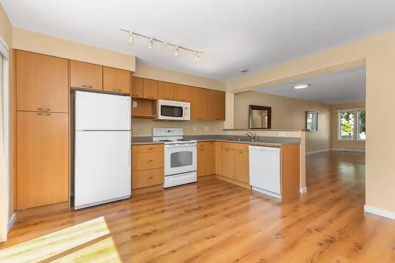 20 4401 BLAUSON BOULEVARD - photo 4 of 33