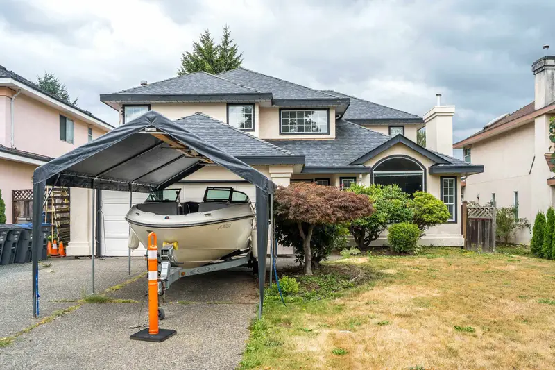 17163 102 AVENUE - photo 1 of 25