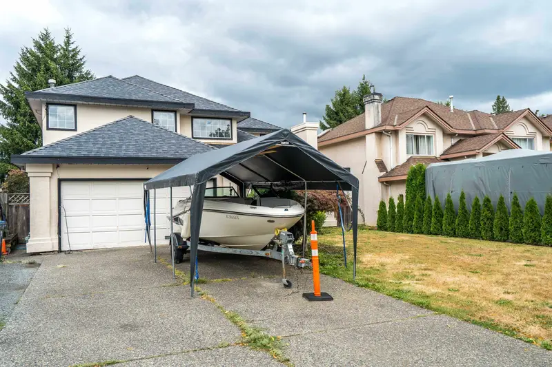 17163 102 AVENUE - photo 2 of 25