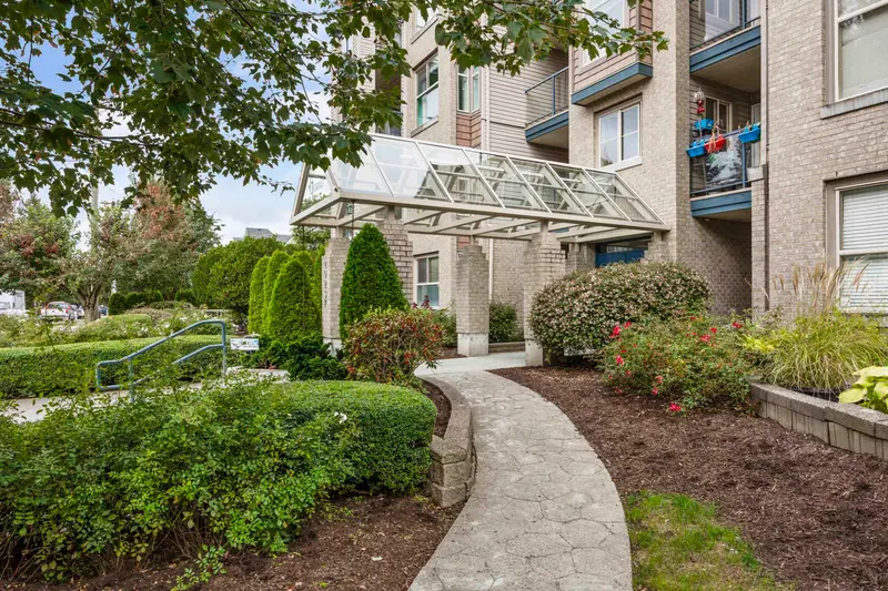 302 20237 54 AVENUE - photo 3 of 25