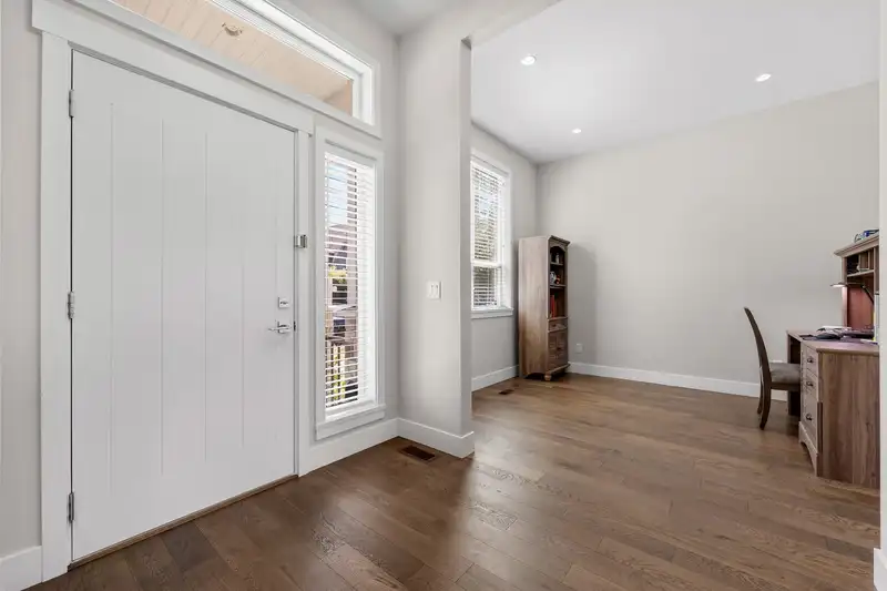 16467 25 AVENUE - photo 3 of 32