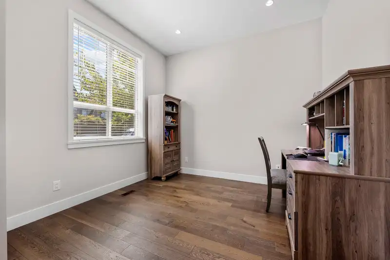 16467 25 AVENUE - photo 4 of 32
