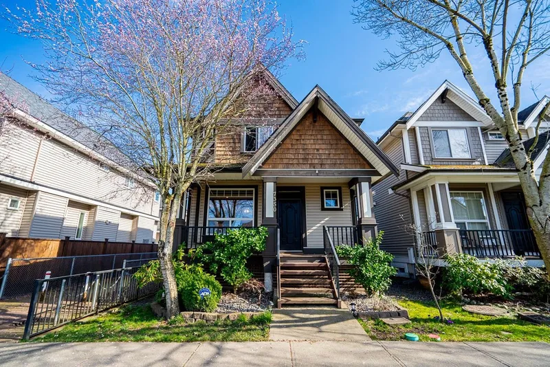 7350 194 STREET - photo 3 of 25