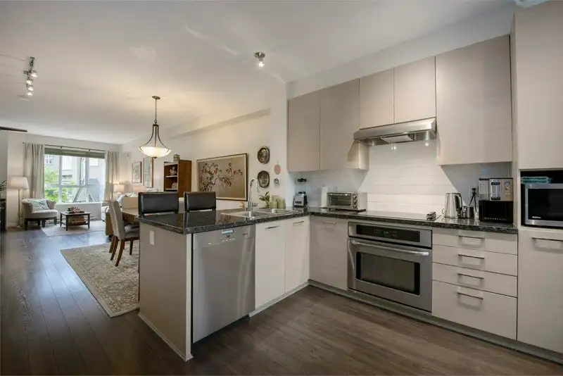 53 10489 DELSOM CRESCENT - photo 3 of 40
