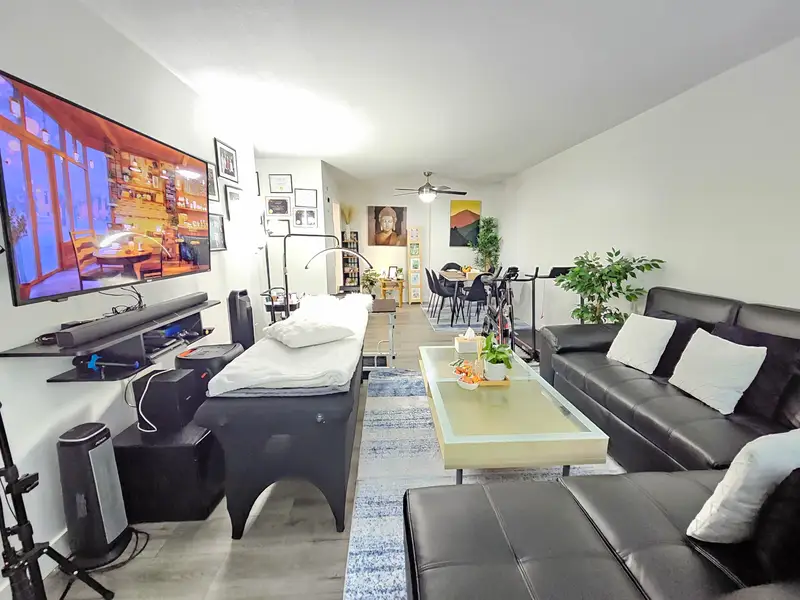 206 10698 151A STREET - photo 4 of 10