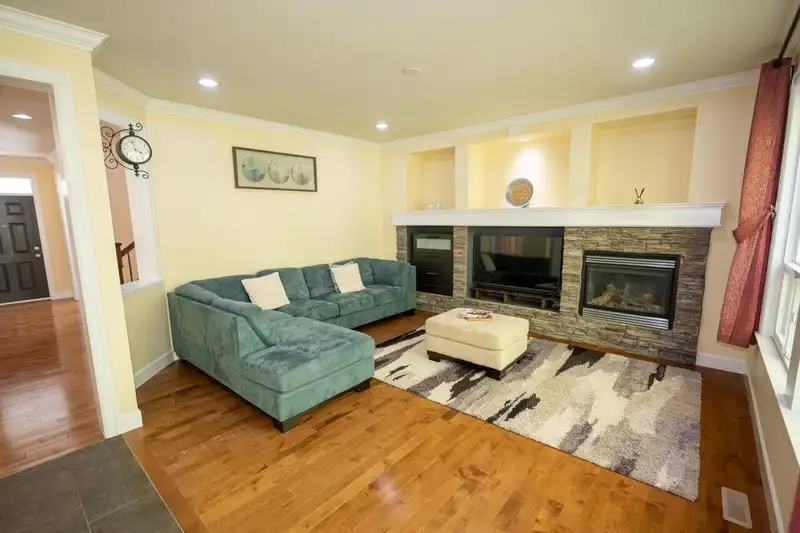 11 3502 150A STREET - photo 2 of 37