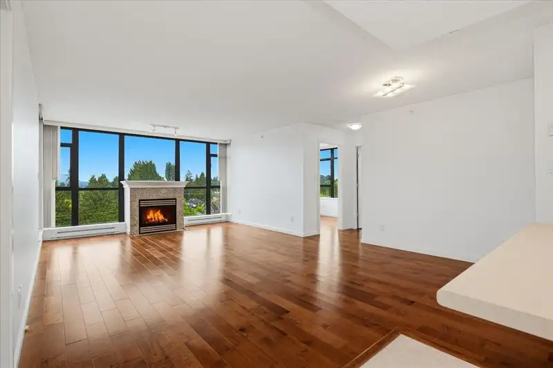 702 615 HAMILTON STREET - photo 4 of 36