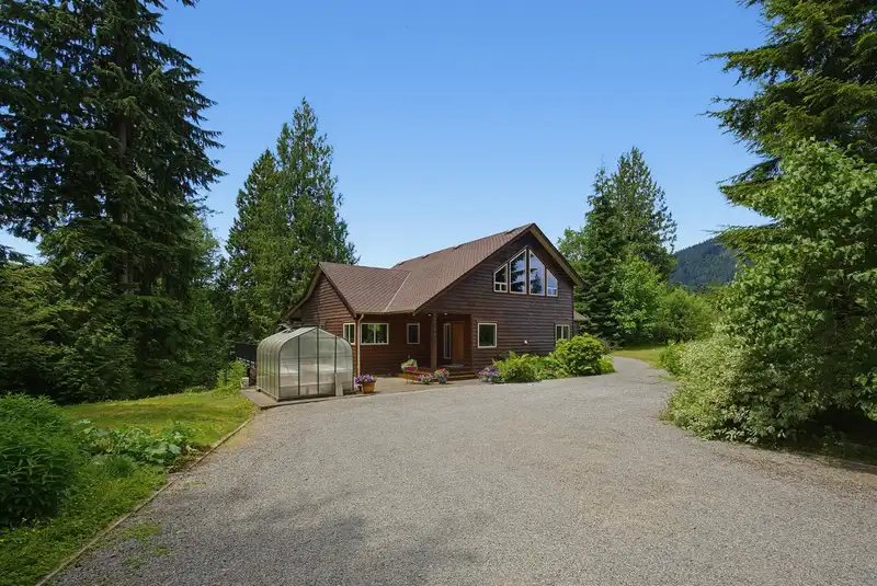 34328 WHITE AVENUE - photo 2 of 40