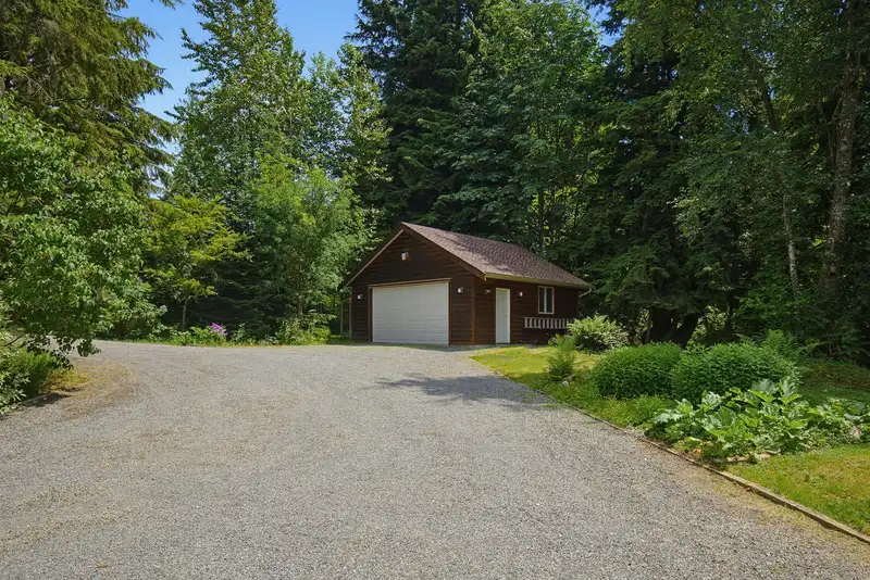 34328 WHITE AVENUE - photo 3 of 40