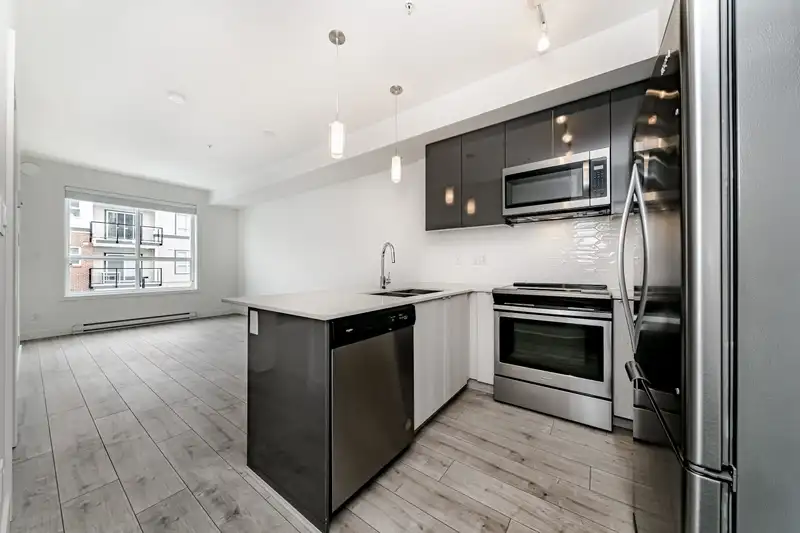 214 19567 64 AVENUE - photo 2 of 33