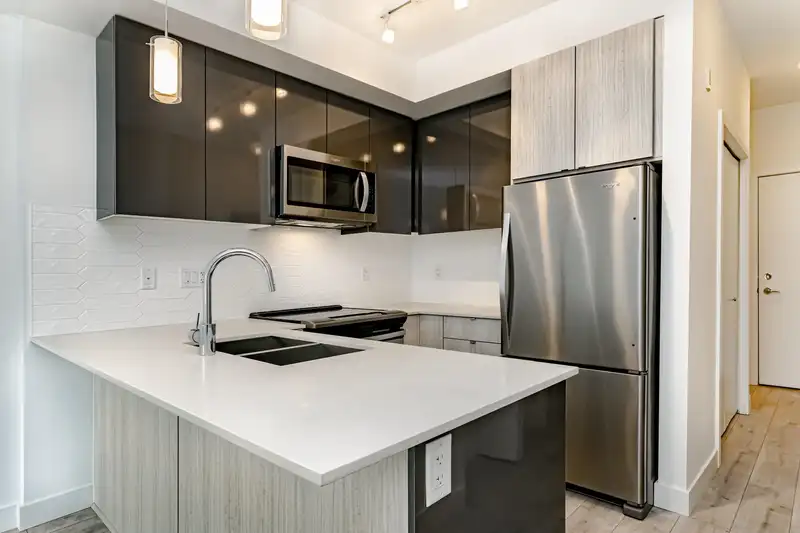 214 19567 64 AVENUE - photo 3 of 33