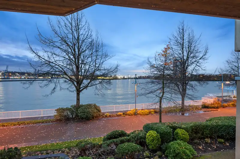 207 31 RELIANCE COURT - photo 1 of 39