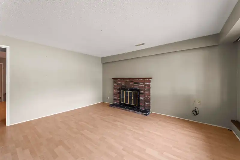 2514 E 49TH AVENUE - photo 3 of 28