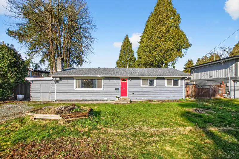 20409 122 AVENUE - photo 1 of 33