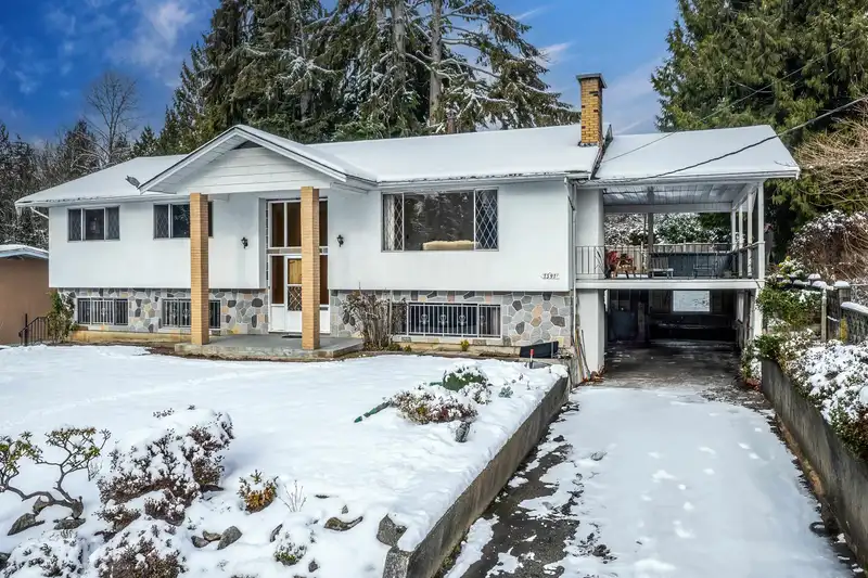 1591 KENT AVENUE - photo 1 of 40