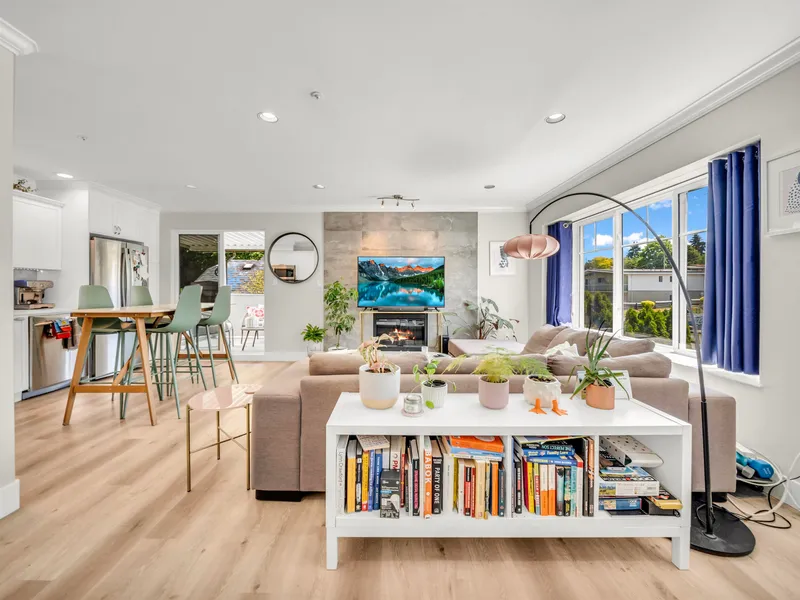 1089 E KING EDWARD AVENUE - photo 3 of 25