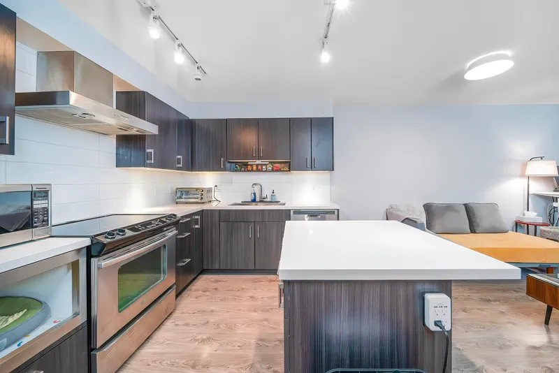 501 500 ROYAL AVENUE - photo 3 of 25