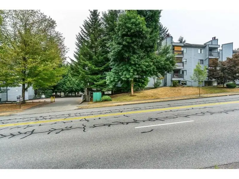 216 10530 154 STREET - photo 2 of 4