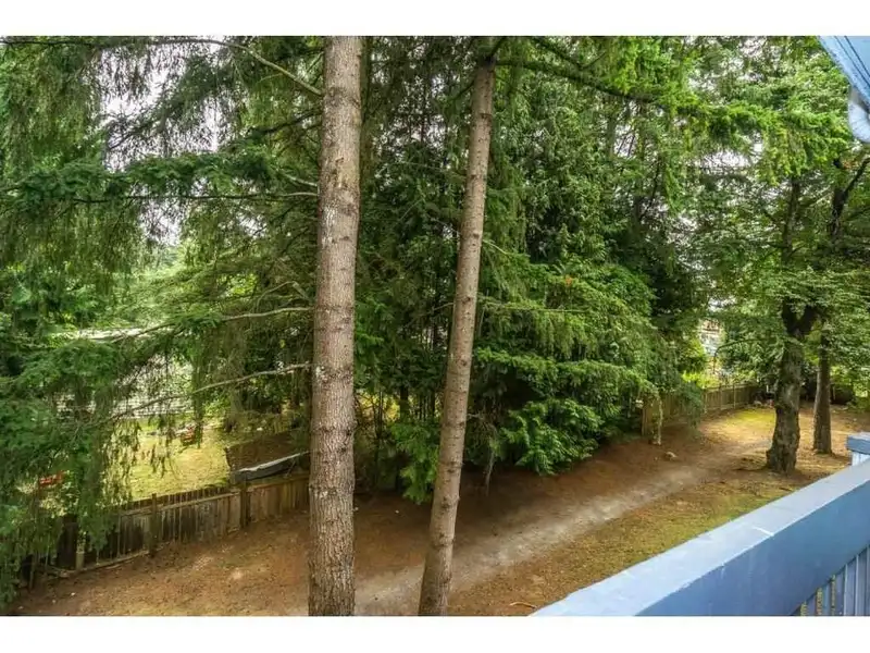 216 10530 154 STREET - photo 3 of 4