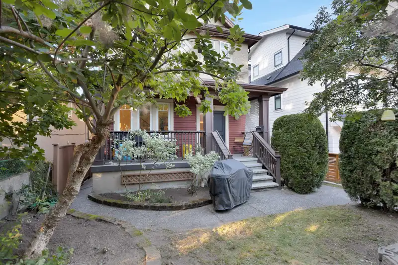 941 13TH E AVENUE - photo 3 of 8