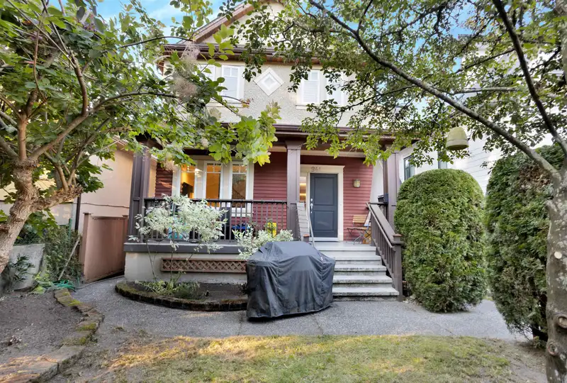 941 13TH E AVENUE - photo 4 of 8