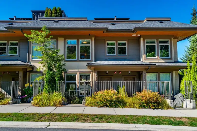 2316 ST. ANDREWS STREET - photo 1 of 40