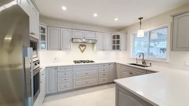 6462 NANAIMO STREET - photo 3 of 40